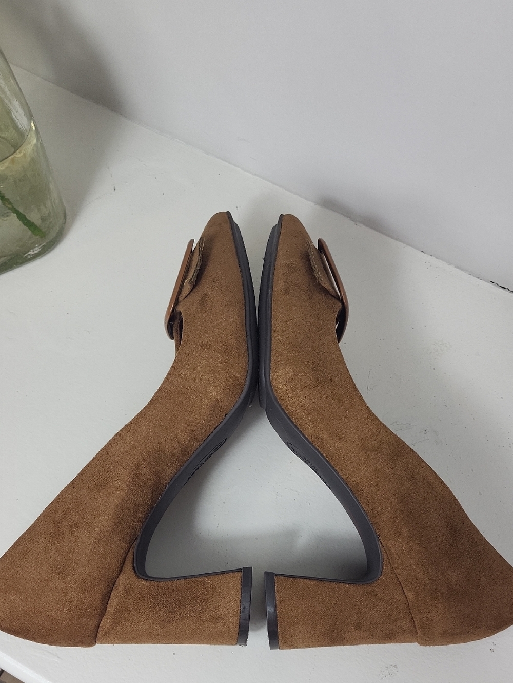 Anne Klein Bentley Tan Brown Suede Pointed Toe Buckle Pumps. Size 6 - Picture 5 of 11